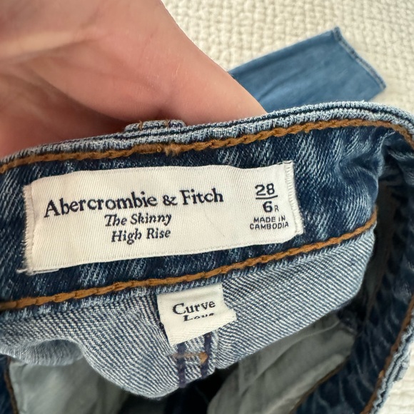 Abercrombie Jeans- Skinny High Rise Curve Love - Size 28 (6) - Picture 3 of 3